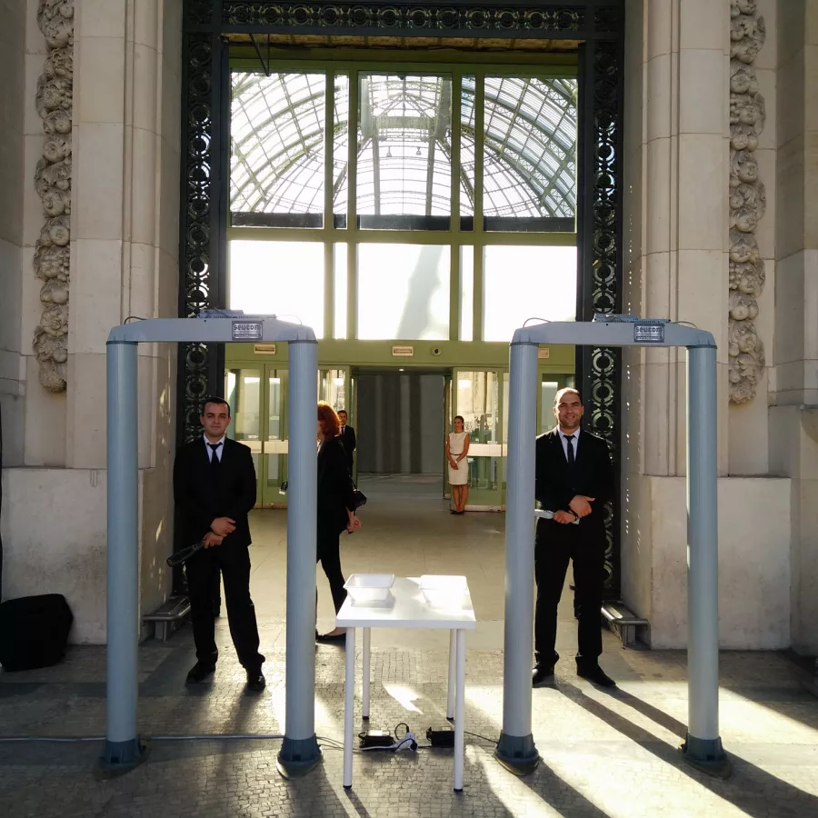 Installation de portiques CLASSIC lors d'un évènement à Paris